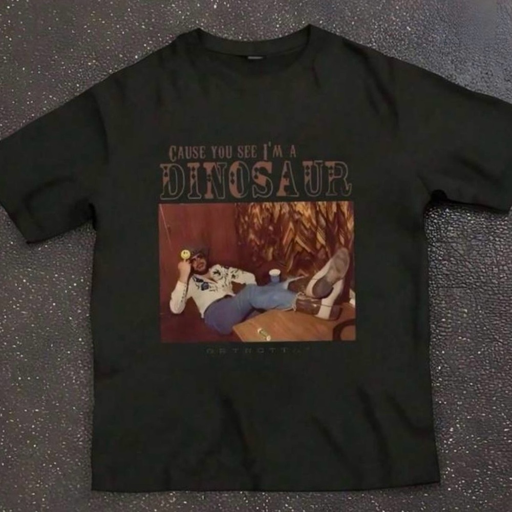 🆕Hank Williams Jr. “Cause you see I’m a Dinosaur” Men’s Black Large T-Shirt